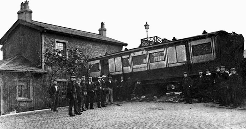 A crash at St.Helens Junction station in 1906